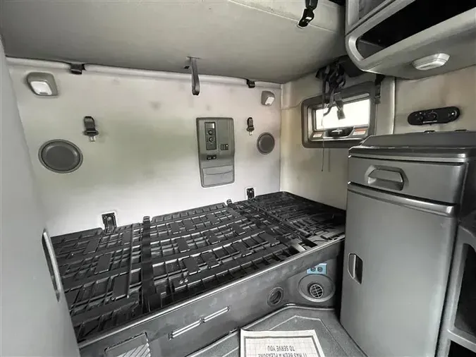2020 VOLVO VNL760