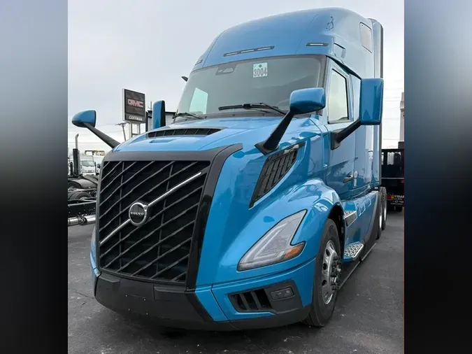 2025 VOLVO TRUCK VNL64TV04