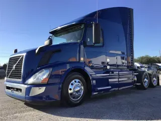 2017 VOLVO VNL630