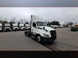 2020 Freightliner Cascadia 126