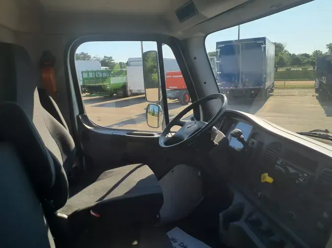 2018 FREIGHTLINER M2 106