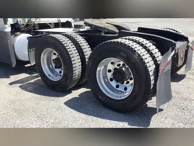 2020 Freightliner Cascadia 126