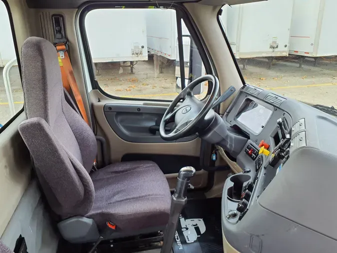 2016 FREIGHTLINER/MERCEDES CASCADIA 113