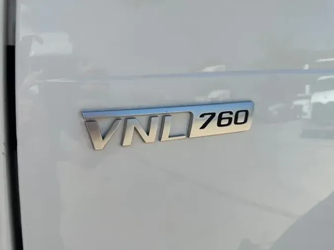 2019 VOLVO VNL64T760