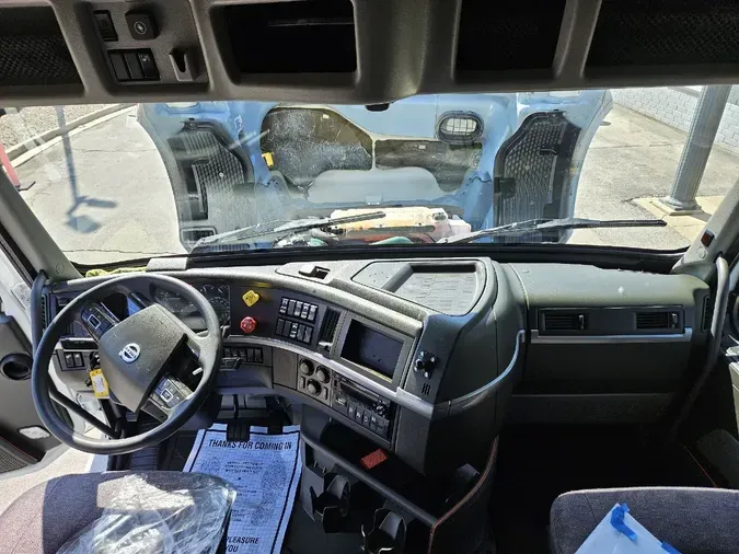 2022 VOLVO VNL64T860
