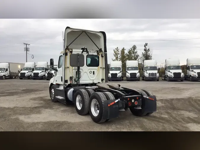 2020 Freightliner Cascadia 12662f4dbabb1eeac1ebb52a6ecfae6688b