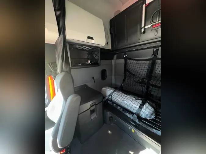 2022 FREIGHTLINER Cascadia 126