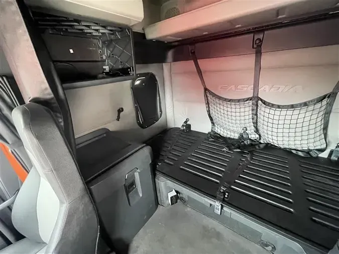 2021 FREIGHTLINER CA126