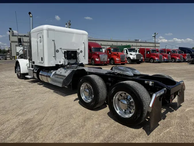 2023 Peterbilt 389