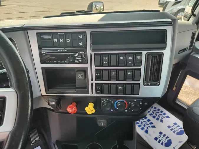 2021 MACK Anthem AN64T