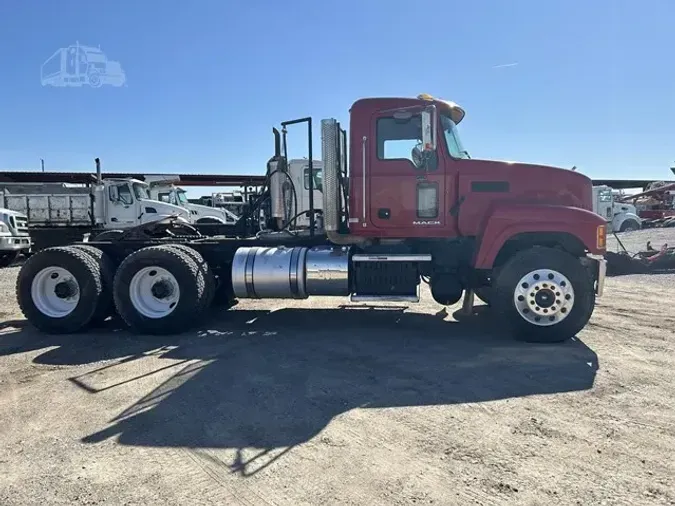 2012 MACK PINNACLE CHU613