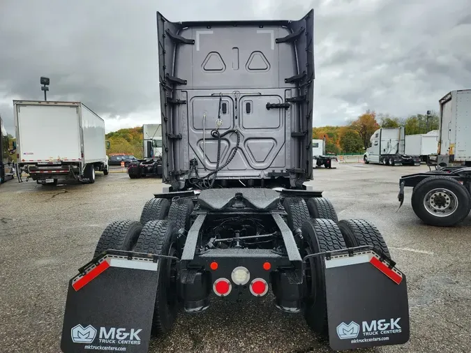 2021 FREIGHTLINER Cascadia 126