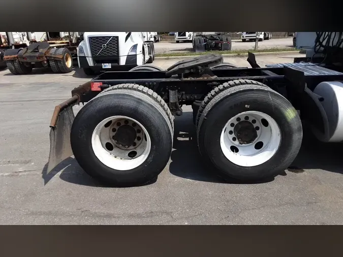 2016 Volvo VNL 740