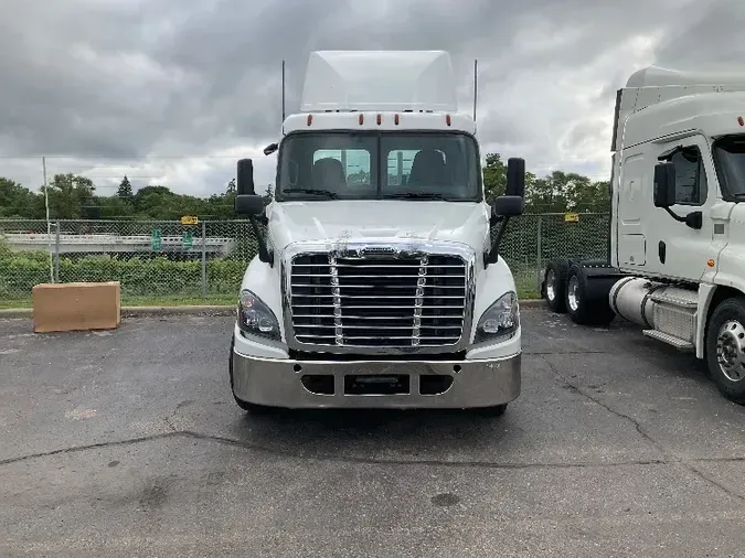 2018 FREIGHTLINER X12564ST