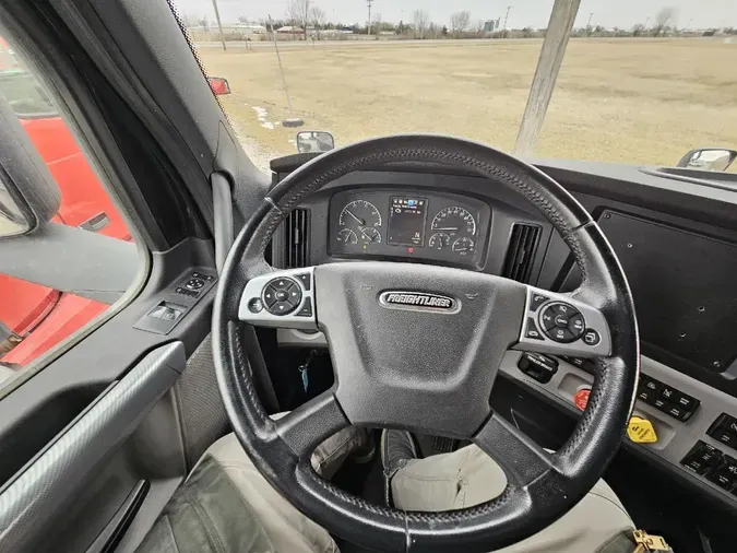 2022 FREIGHTLINER Cascadia 126