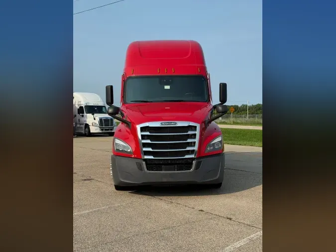 2021 FREIGHTLINER Cascadia 126