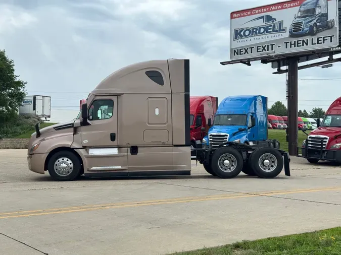 2023 FREIGHTLINER Cascadia 126631ee1134d4dd0ef1b150ed4a2a1d7c0
