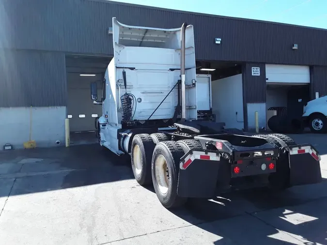 2020 VOLVO VNR64T-640