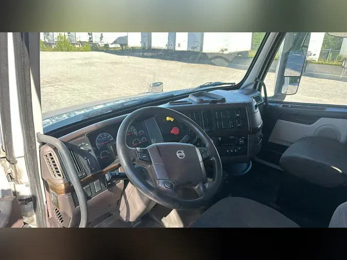 2016 Volvo VNL 740