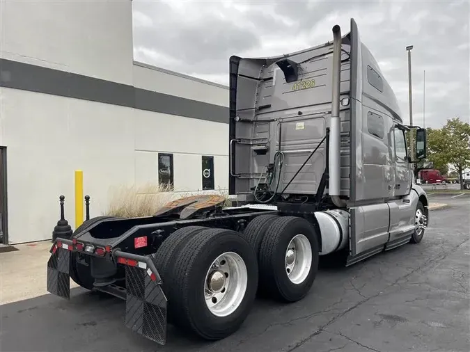 2021 VOLVO VNL64T760