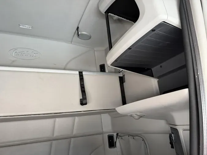 2021 Peterbilt 579632bb8e98bb65c199fdf4397f4ab994c