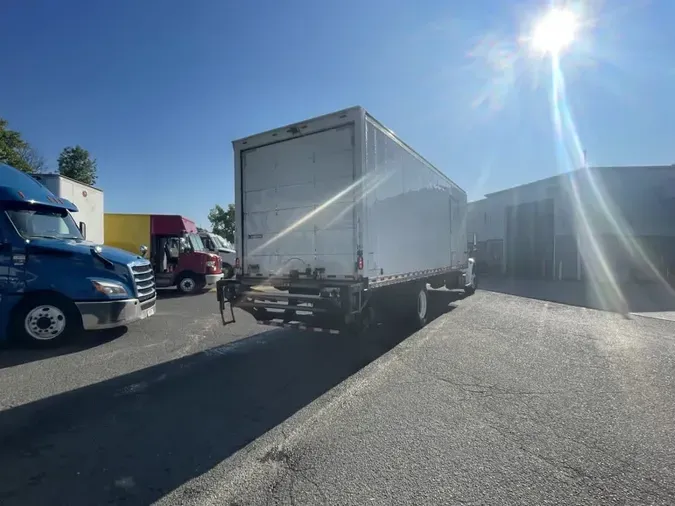 2018 FREIGHTLINER M2 106