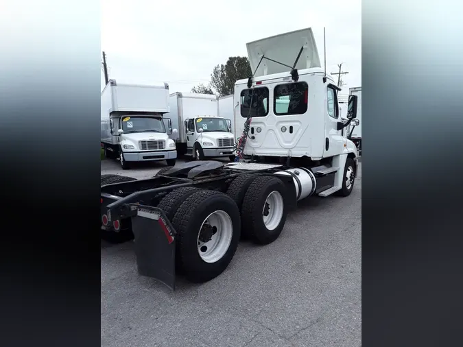 2018 FREIGHTLINER/MERCEDES CASCADIA 125