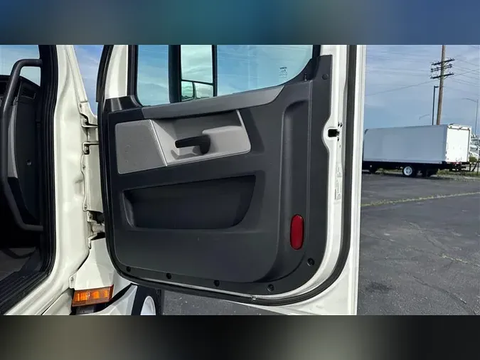 2020 FREIGHTLINER CA126