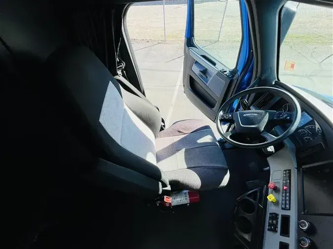 2020 FREIGHTLINER CA126