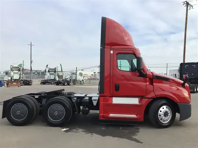 2021 FREIGHTLINER CA126