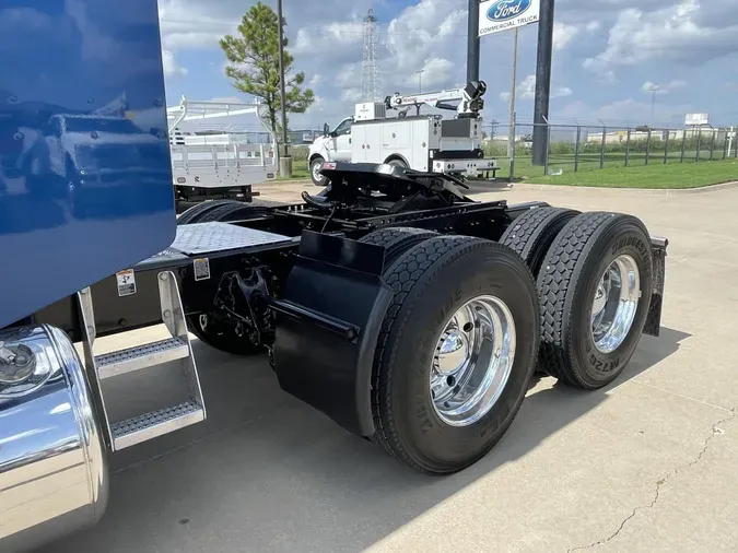 2023 Peterbilt 389
