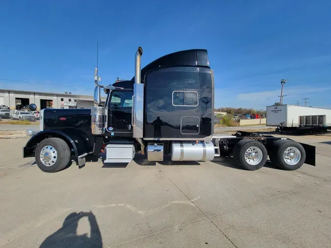 2022 Peterbilt 389