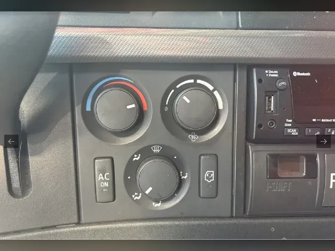 2023 VOLVO VNL64T860