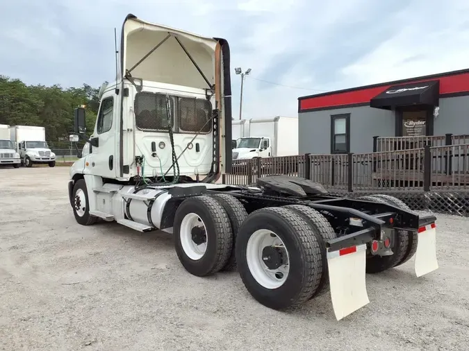 2020 FREIGHTLINER/MERCEDES CASCADIA 125633e30b7762ffe2eecb58d641924aafc