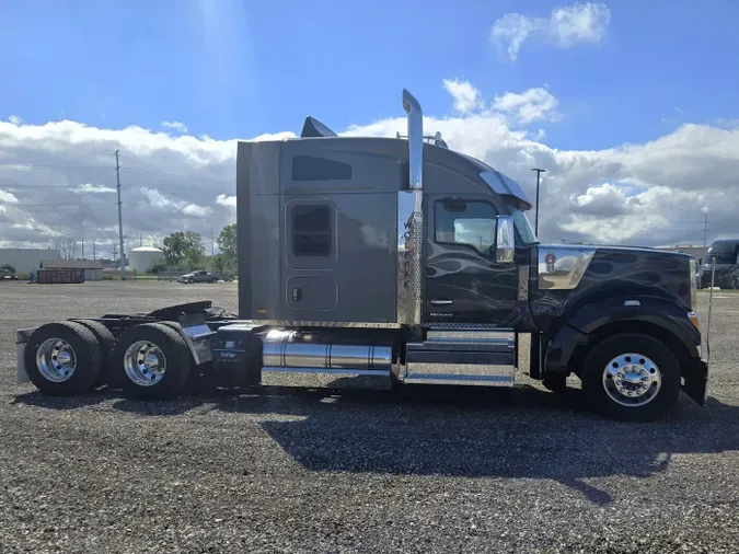 2024 Kenworth W990