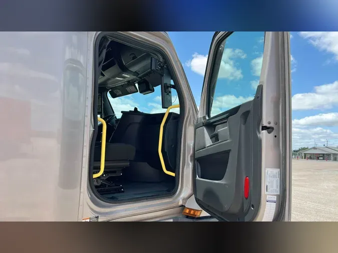 2025 Freightliner Cascadia 126