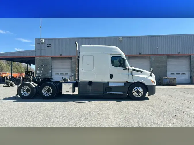 2021 Freightliner Cascadia 126