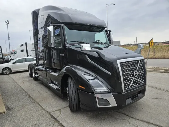 2021 VOLVO VNL64T760