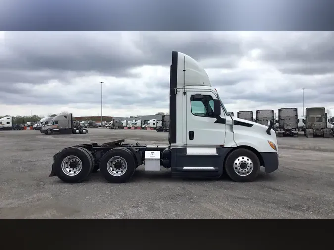 2019 Freightliner Cascadia 126