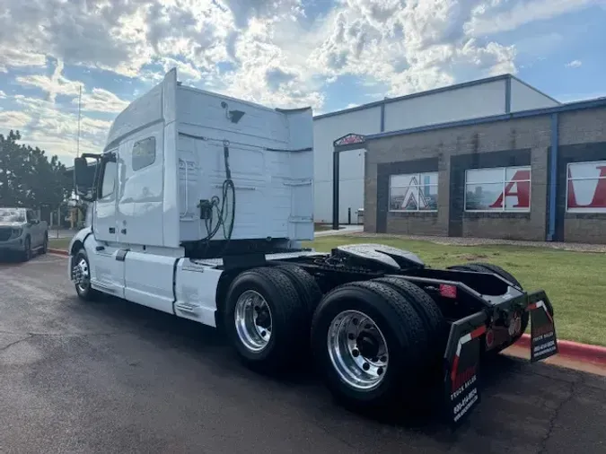 2020 VOLVO VNL740