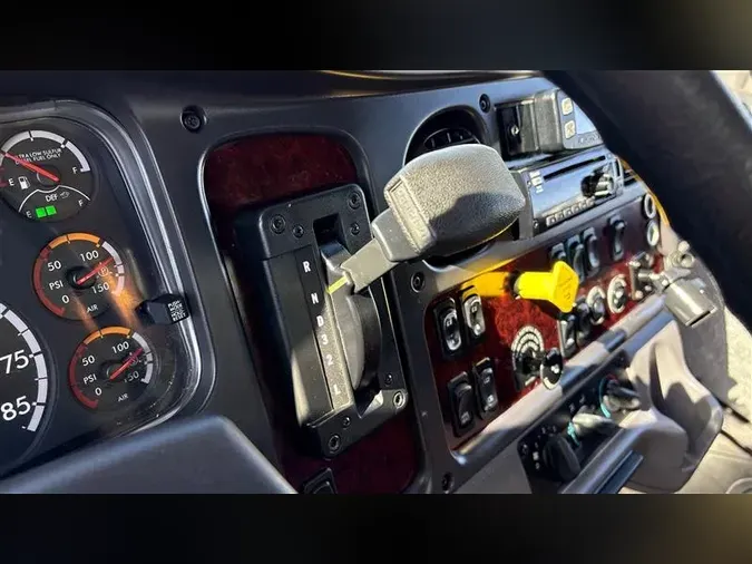 2018 FREIGHTLINER M2-106