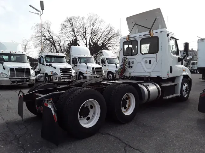 2017 FREIGHTLINER/MERCEDES CASCADIA 113