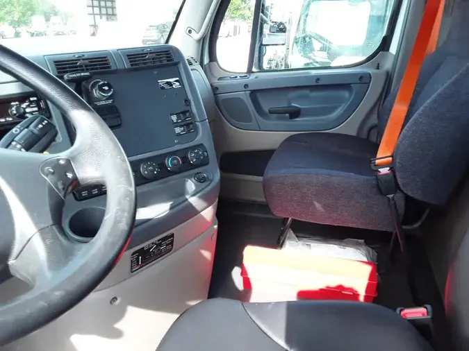 2019 FREIGHTLINER CASCADIA 125