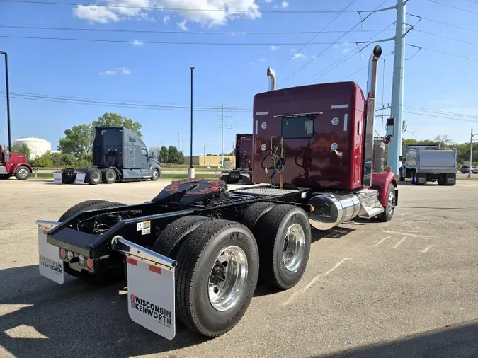 2025 Kenworth W900L