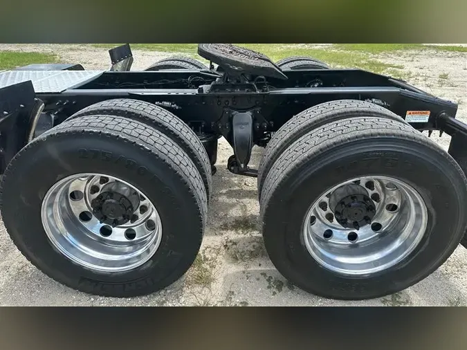 2019 FREIGHTLINER CA126