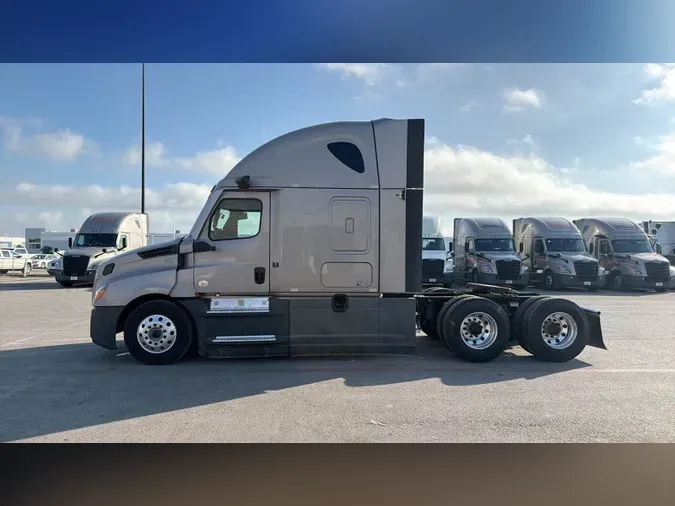 2023 Freightliner Cascadia 126