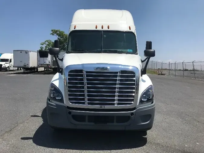 2017 Freightliner X12564ST