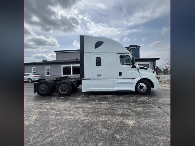 2020 Freightliner Cascadia 126