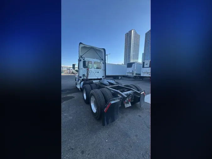 2019 FREIGHTLINER CASCADIA 125