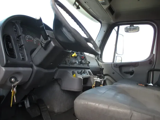 2019 FREIGHTLINER M2-106